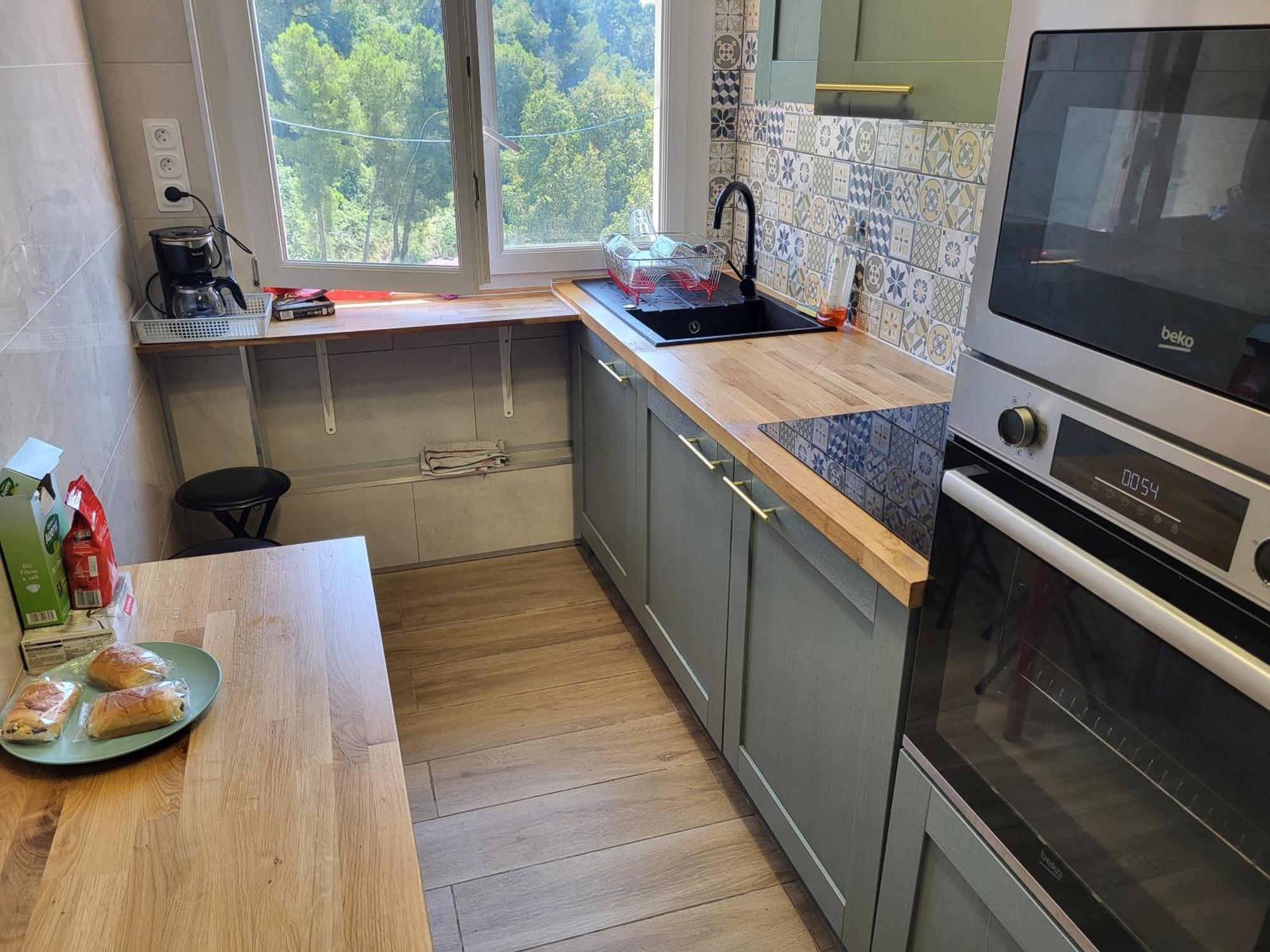 Homestay Private Room-2 In Hannana Apartment- 2 Min Walk To Tram 12 Min To Train Station 15 Min To Massena Place
